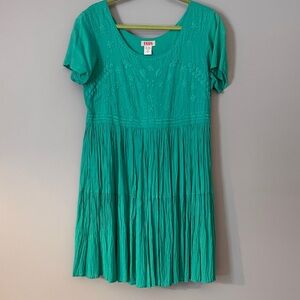 Green Embroidered Women's Dress Size Large Like New Knee length Cotton Blend